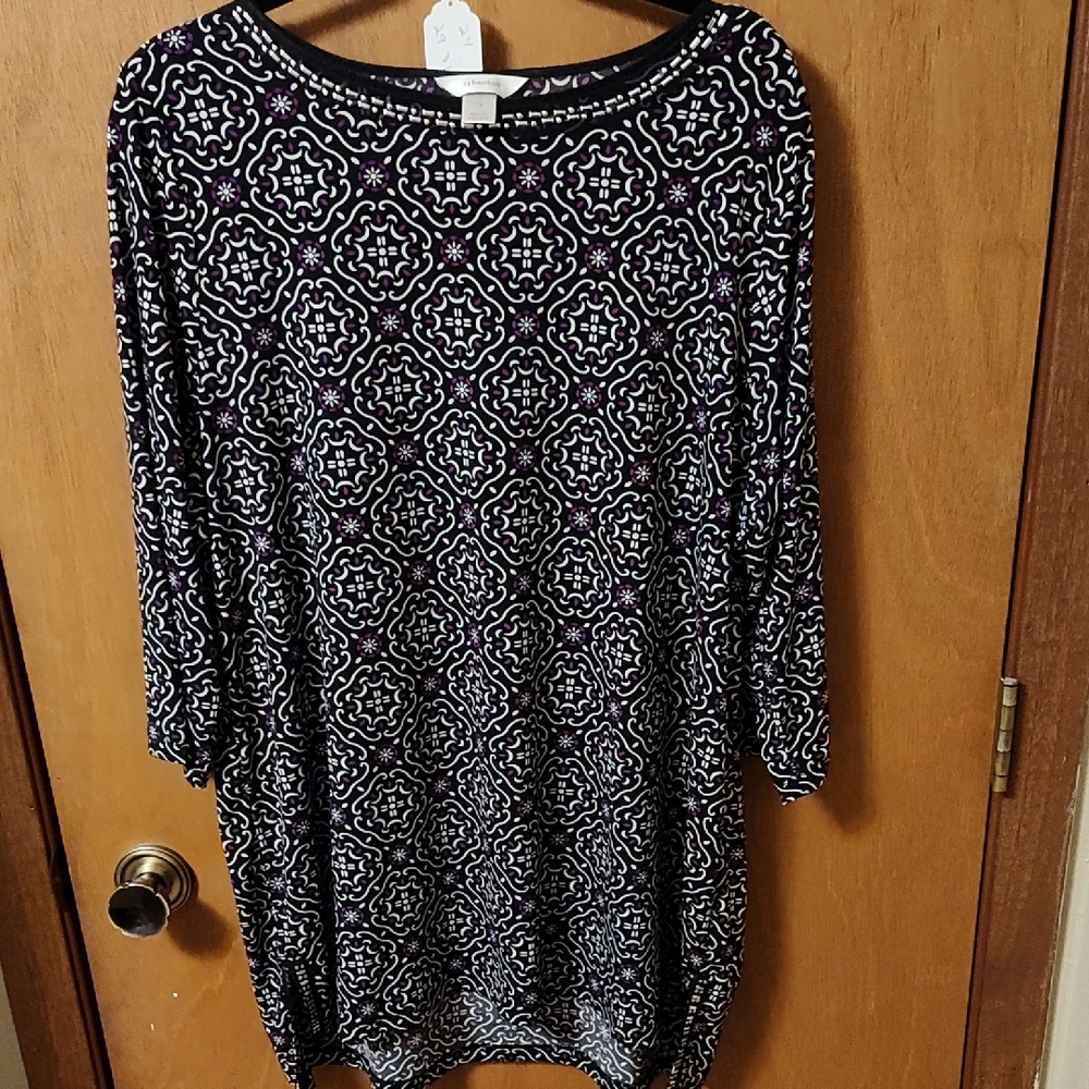 Black and White Patterned Blouse. Size 1X